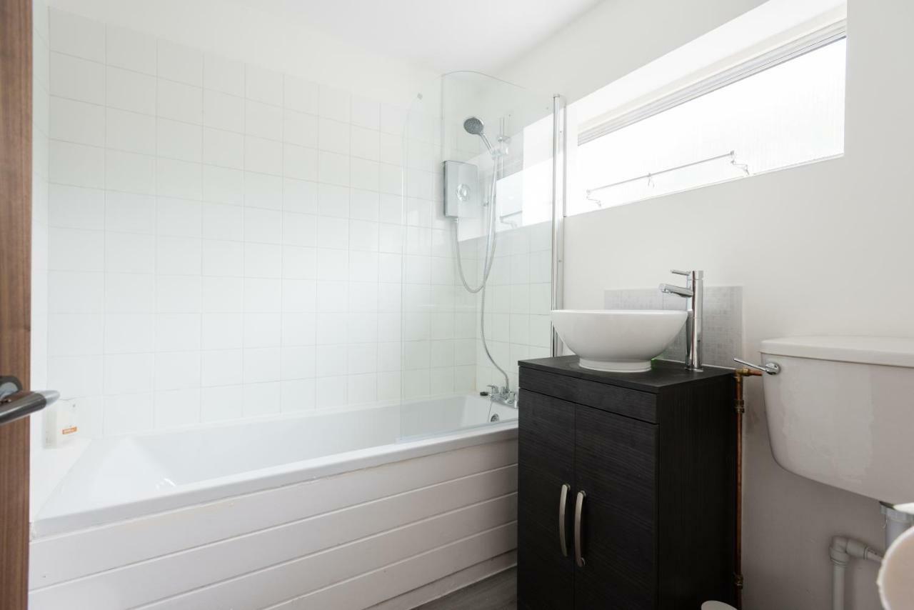 Apartament The Century Chalet - Contemporary 2Bdr Townhouse With Parking Oksford Zewnętrze zdjęcie
